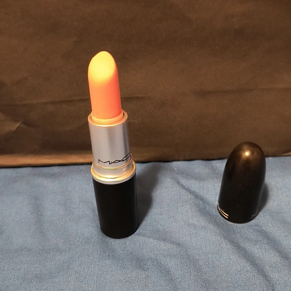 MAC Cosmetics Riot House A36 Matte - Picture 2 of 4